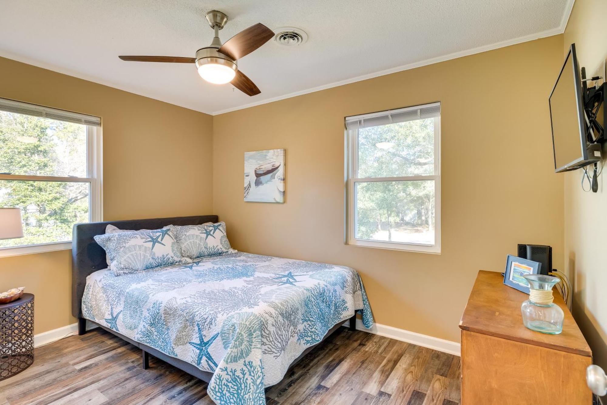 Lovely Emerald Isle Home, Walk To Beach! Eksteriør bilde