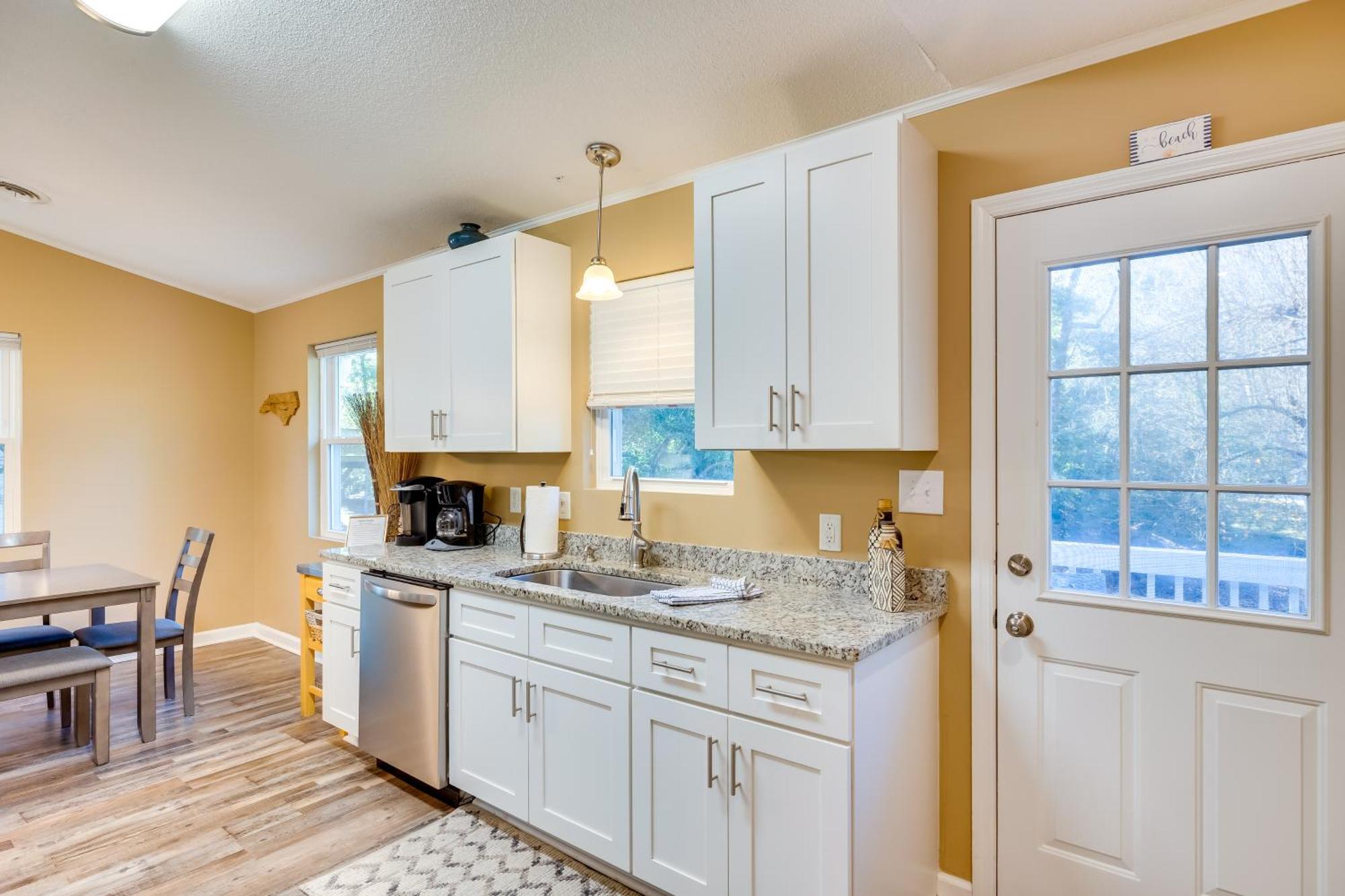 Lovely Emerald Isle Home, Walk To Beach! Eksteriør bilde