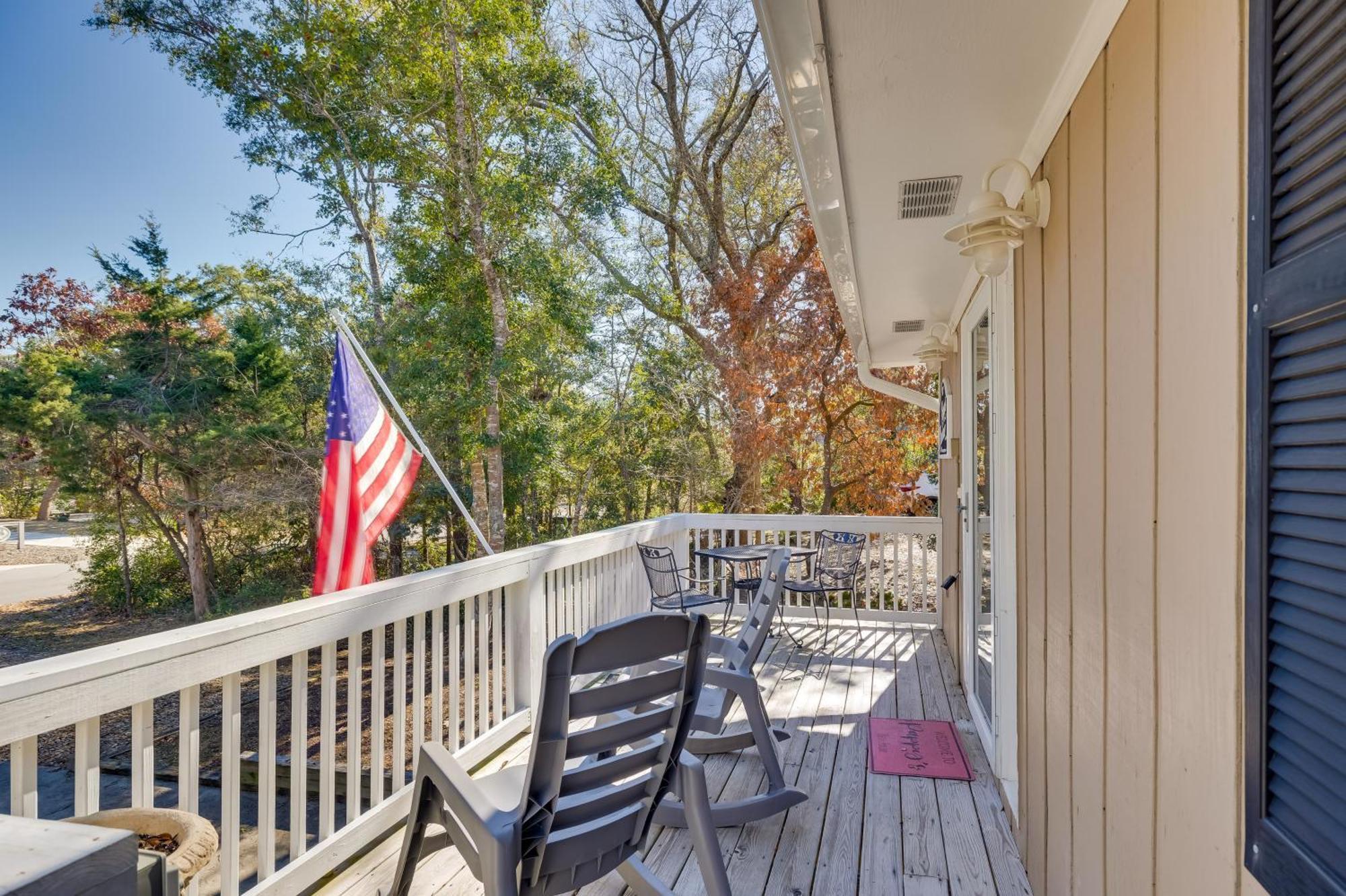 Lovely Emerald Isle Home, Walk To Beach! Eksteriør bilde